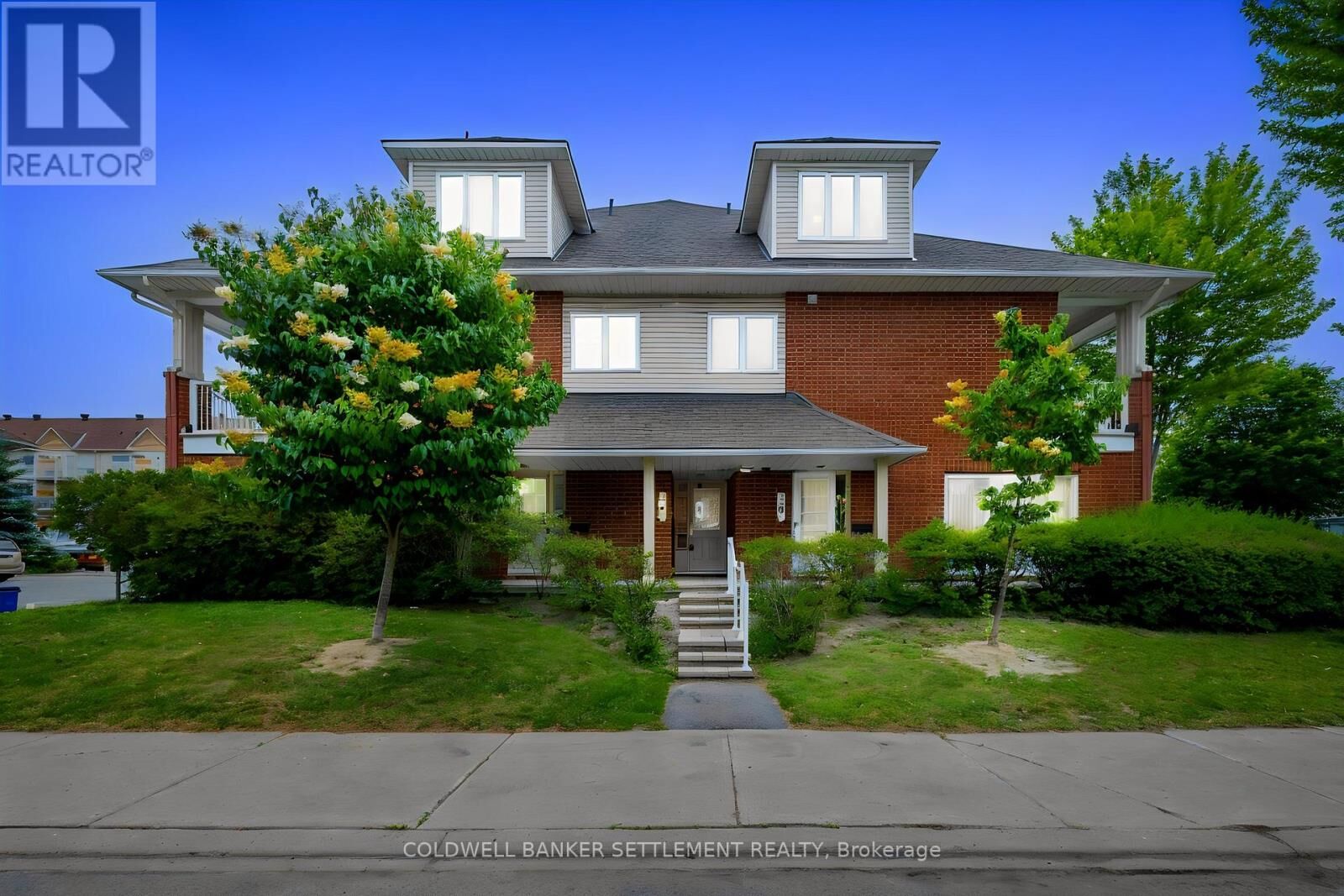 Property Photo: 10 Daybreak Street G ON K2G 6T9
