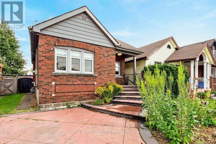 Property Photo:  136 Weir Street North  ON L8H 5E9 