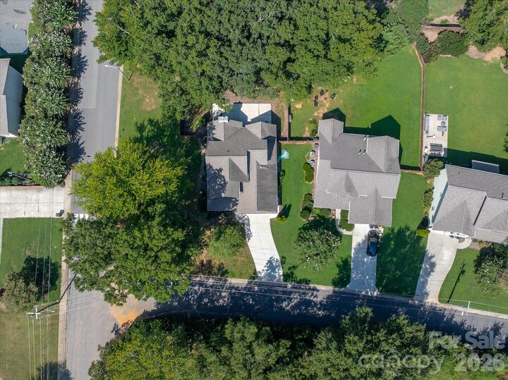 Property Photo:  2562 Roseview Lane  NC 28205 