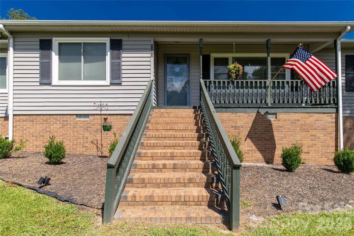 Property Photo: 1009 Hollow Road SC 29706