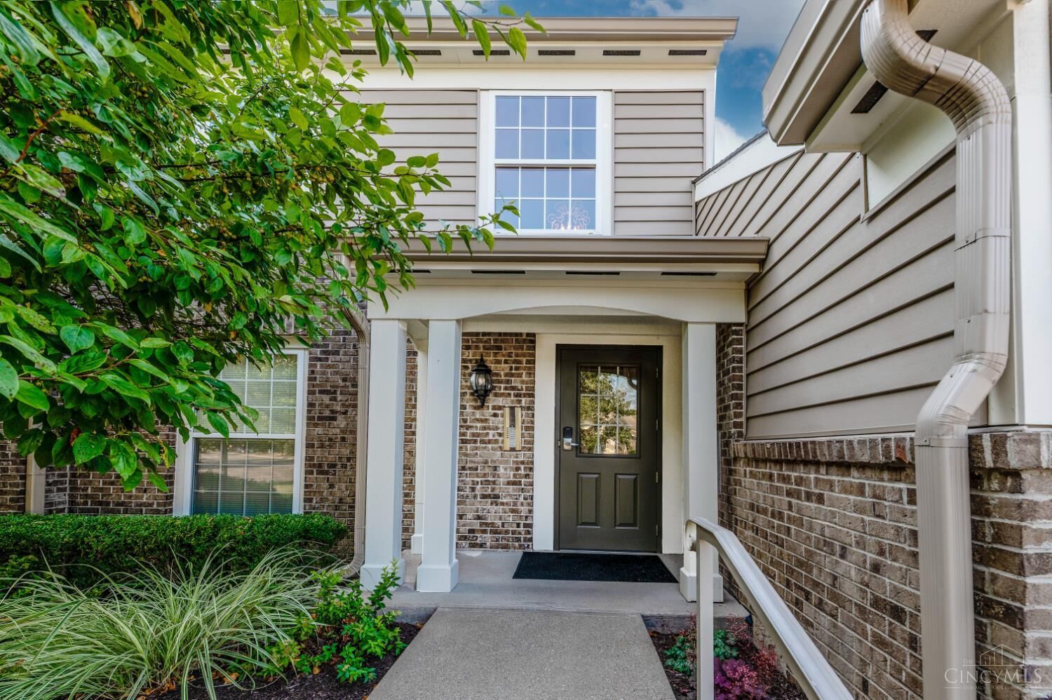 Property Photo:  5890 Stonebridge Circle  OH 45150 