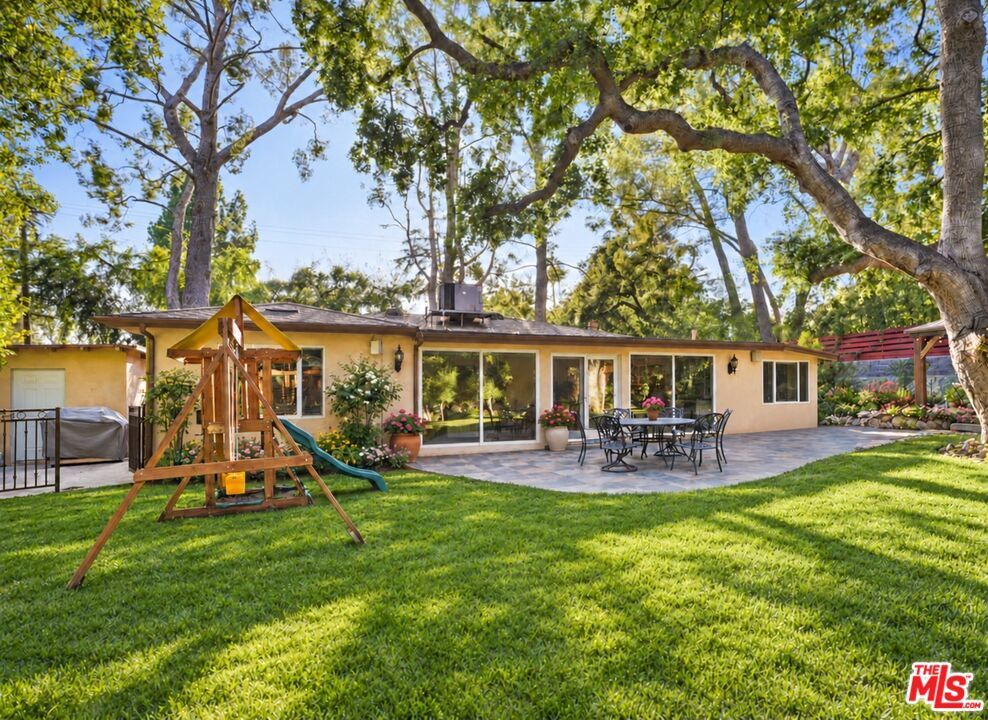 Property Photo: 2452 N Altadena Dr CA 91001