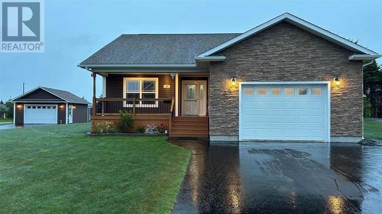 Property Photo:  35 Orchard Lane  NL A2N 1A6 