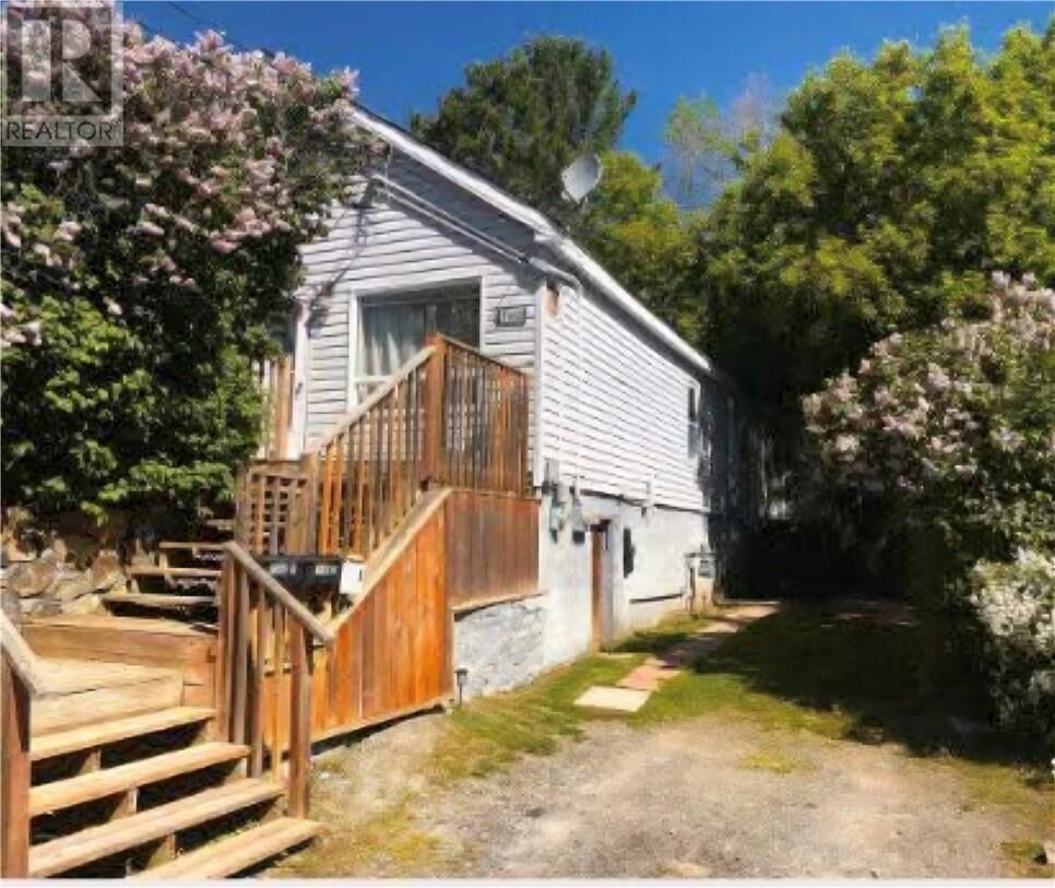 Property Photo:  1560 Weller Street  ON P3B 1L1 