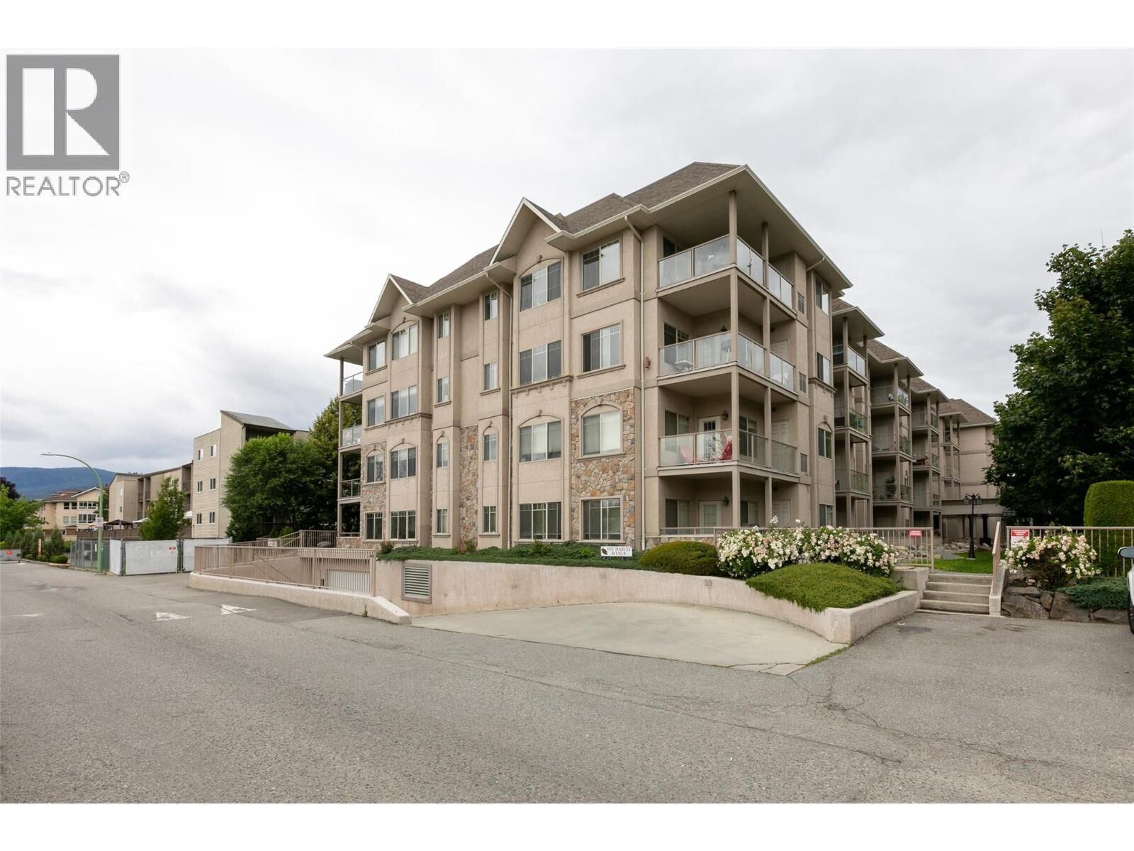 Property Photo: 1007 Harvey Avenue 208 BC V1Y 6B1