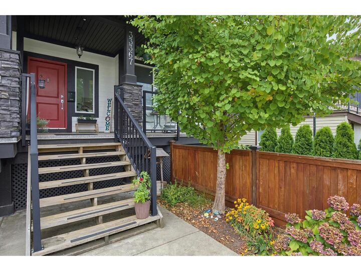 Property Photo:  33367 5th Avenue  BC V2V 1W2 
