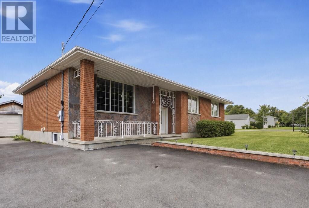 Property Photo:  1803 Pierre Street  ON P3N 1C3 