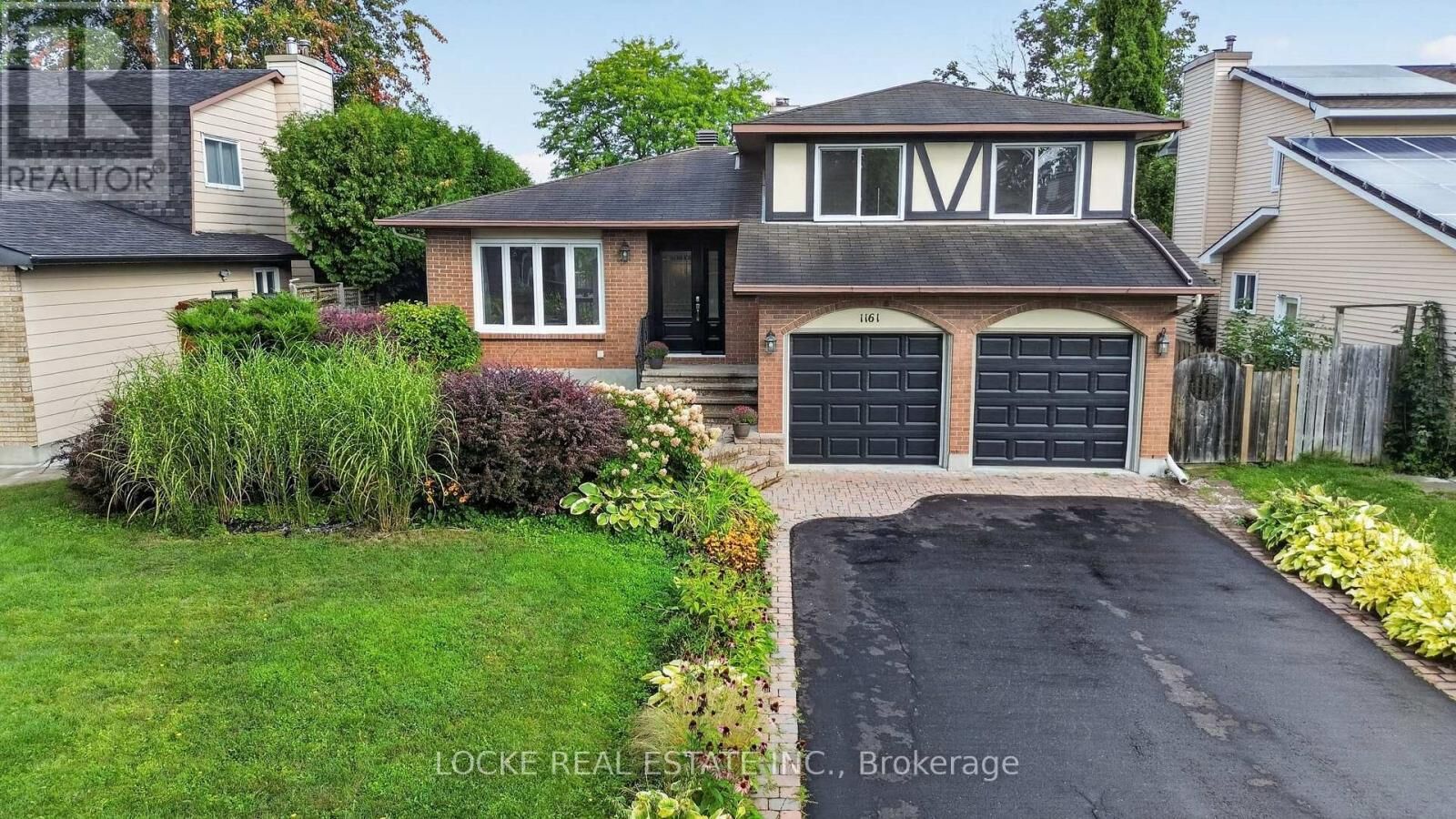 Property Photo:  1161 Beaujolais Crescent  ON K1C 2H5 