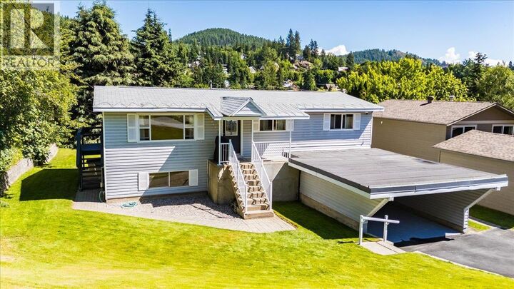 Property Photo: 1618 Victoria Avenue BC V0G 1Y0