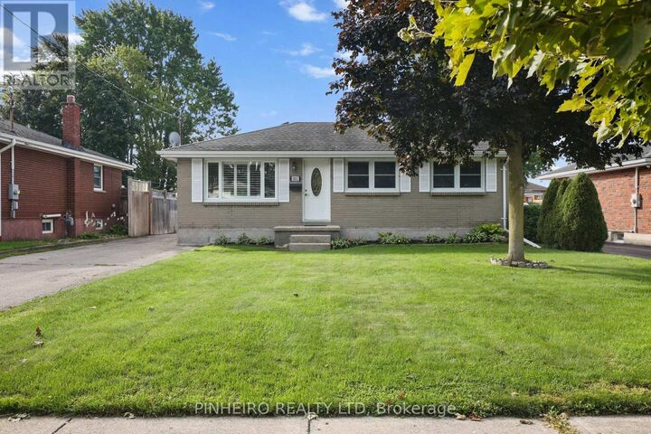 Property Photo: 1811 Whitehall Drive ON N5W 1Z2