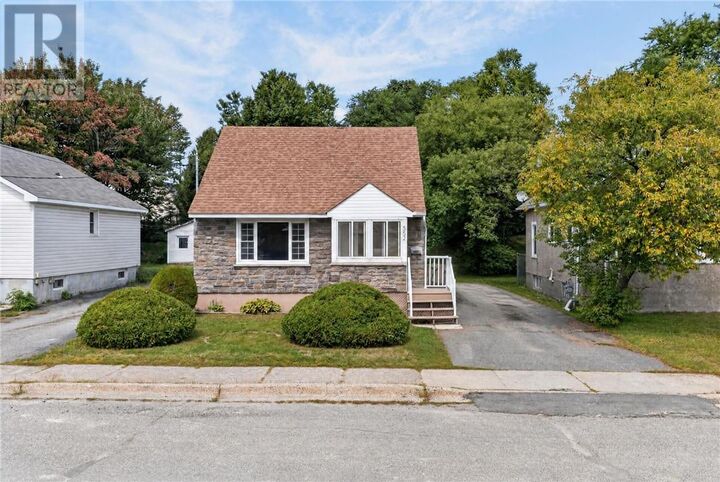 Property Photo:  552 Pine Street  ON P3C 1Y6 