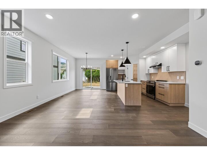 Photo de la propriété:  723 Lyne Road  BC V2B 6Z7 