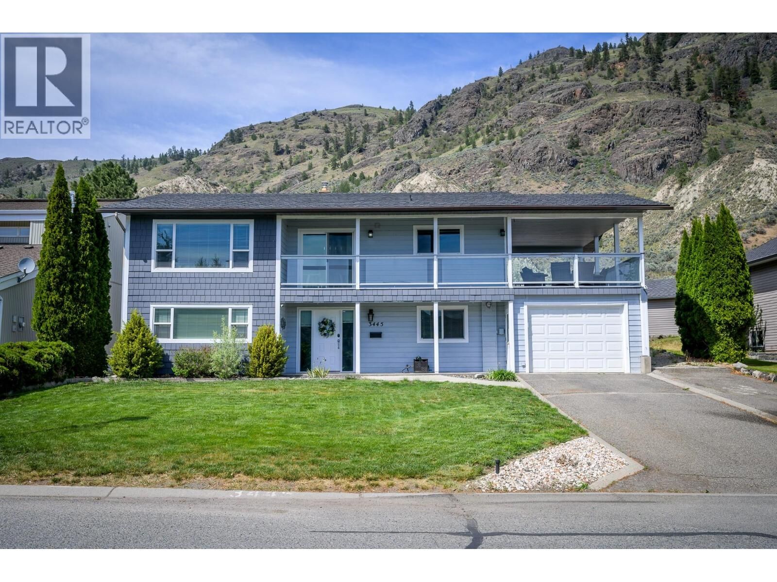 Photo de la propriété:  3445 Navatanee Drive  BC V2H 1S1 