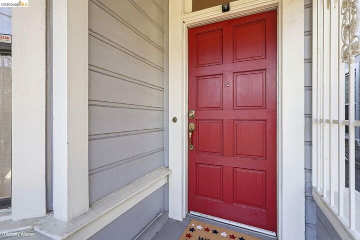 Property Photo: 560 45th St CA 94609