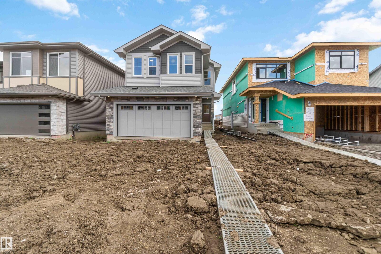 Property Photo:  5213 Schonsee Drive NW  AB T5Z 0V8 