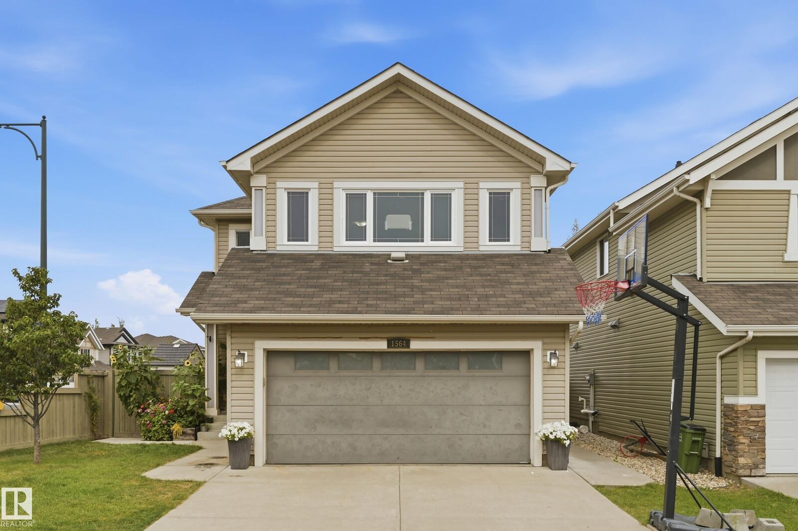 Property Photo:  1564 36 Avenue NW  AB T6T 0M5 