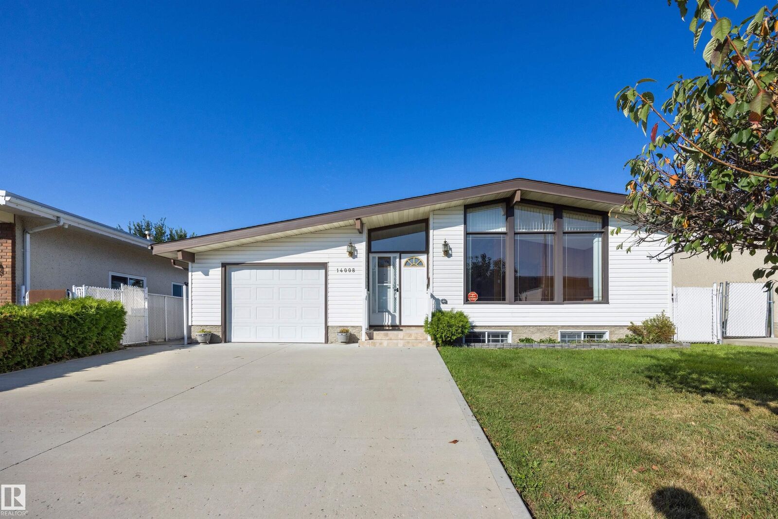 Property Photo:  14008 94 Street NW  AB T5E 3W1 