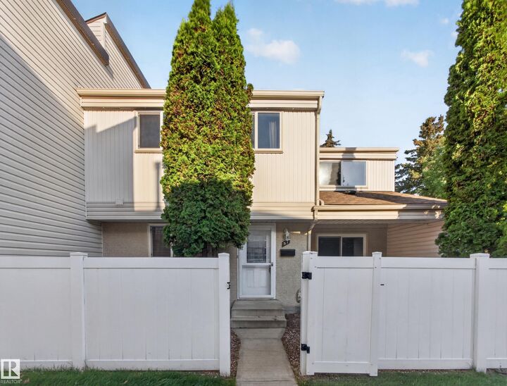 Property Photo:  57 Woodvale Village NW  AB T6L 1W4 