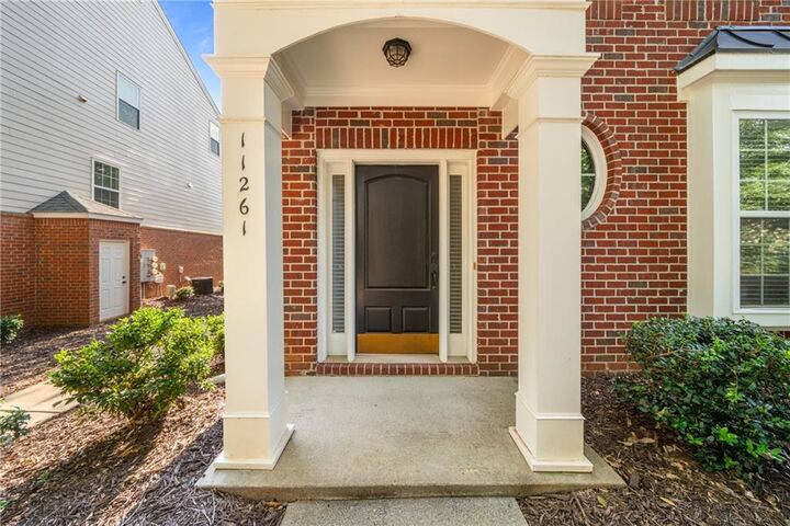 Property Photo:  