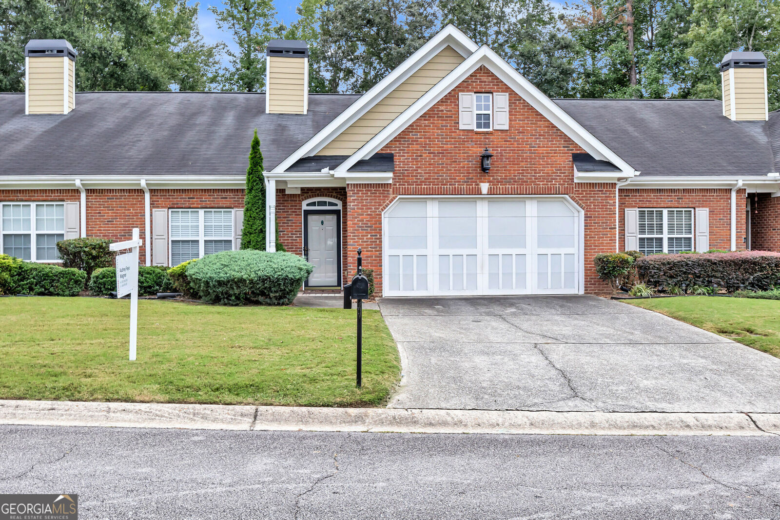 Property Photo:  2585 Rosehill Circle  GA 30122 