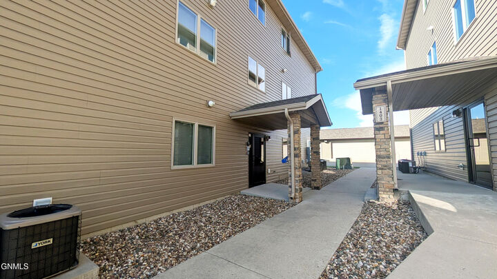 Property Photo:  1401 Sharloh Loop 12  ND 58501 