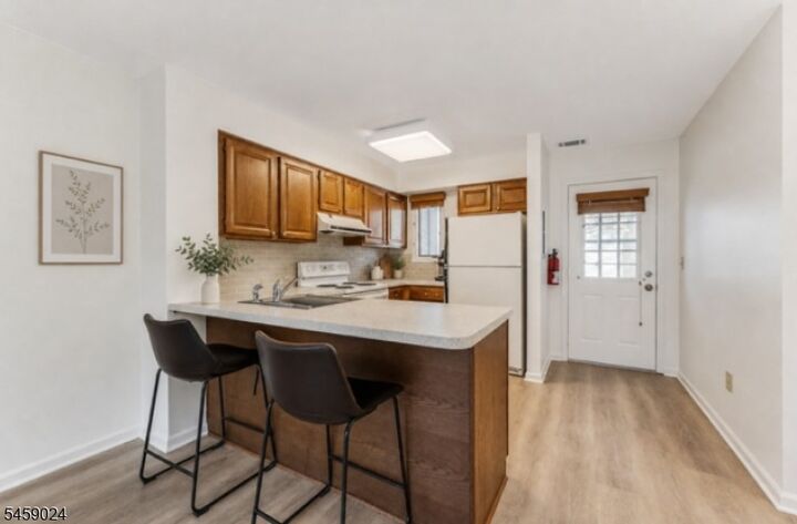 Property Photo:  7 Westchester Ter  NJ 08801 