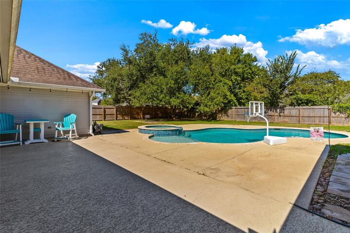 Property Photo: 55 Silver Lace Court TX 77566