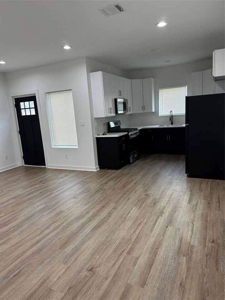 Property Photo: 1086 Marjorie Street A TX 77088