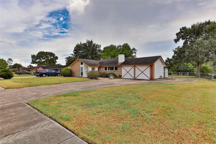 Property Photo:  114 Persimmon Lane  TX 77566 