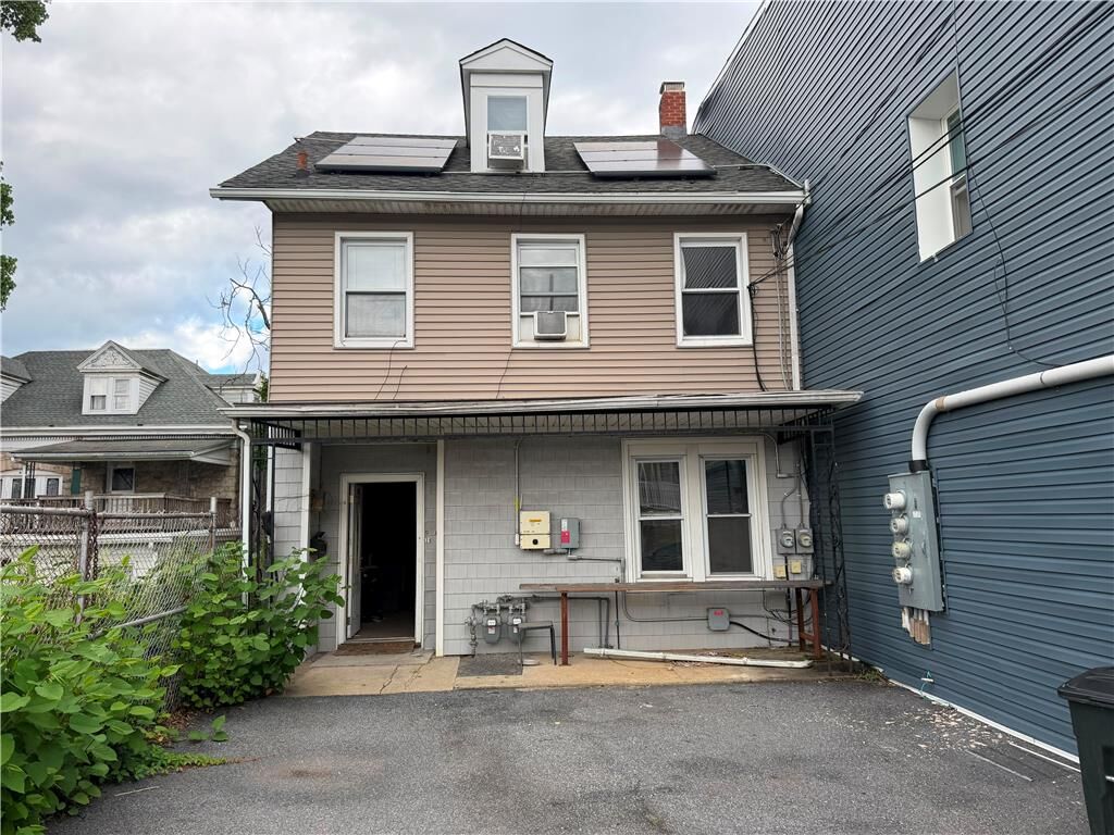 Property Photo:  833 Walnut Avenue  PA 18042 