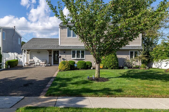 Property Photo: 35 Magpie Lane NY 11756