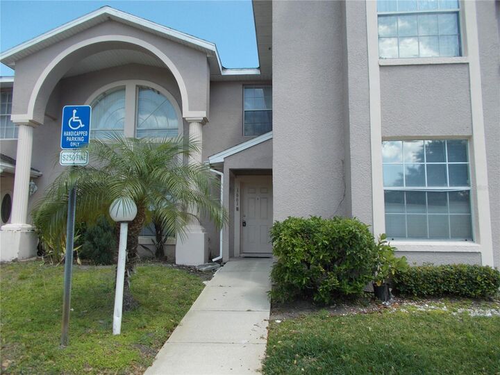 Property Photo:  1661 Windsor Oak Court  FL 34744 