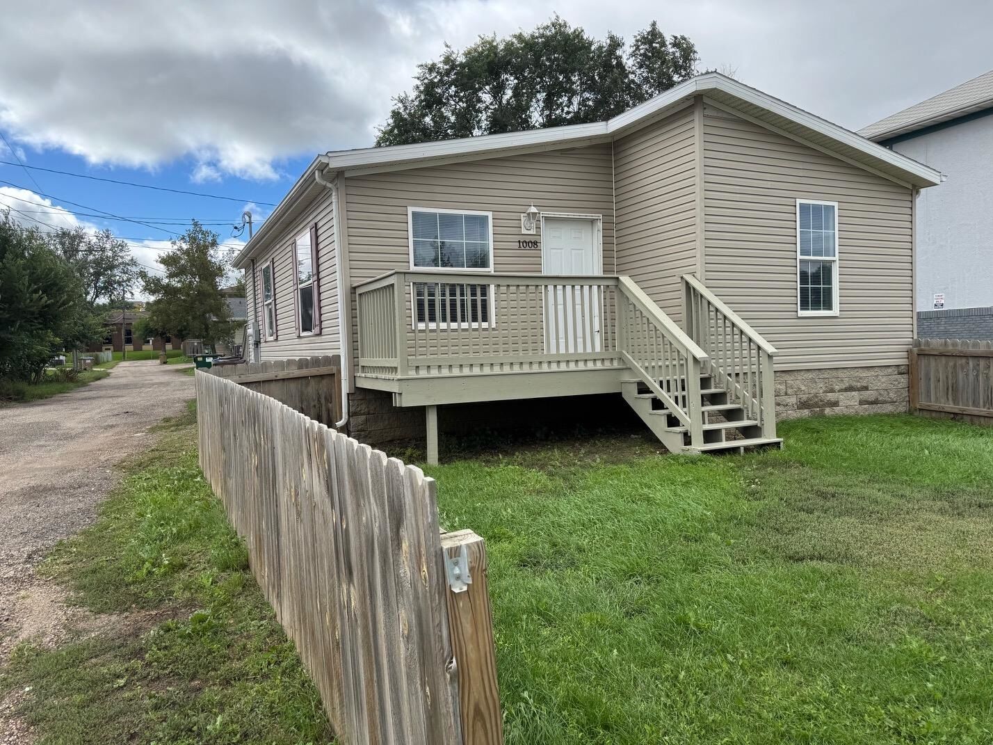 Property Photo:  1008 E Burdick Expy  ND 58701 