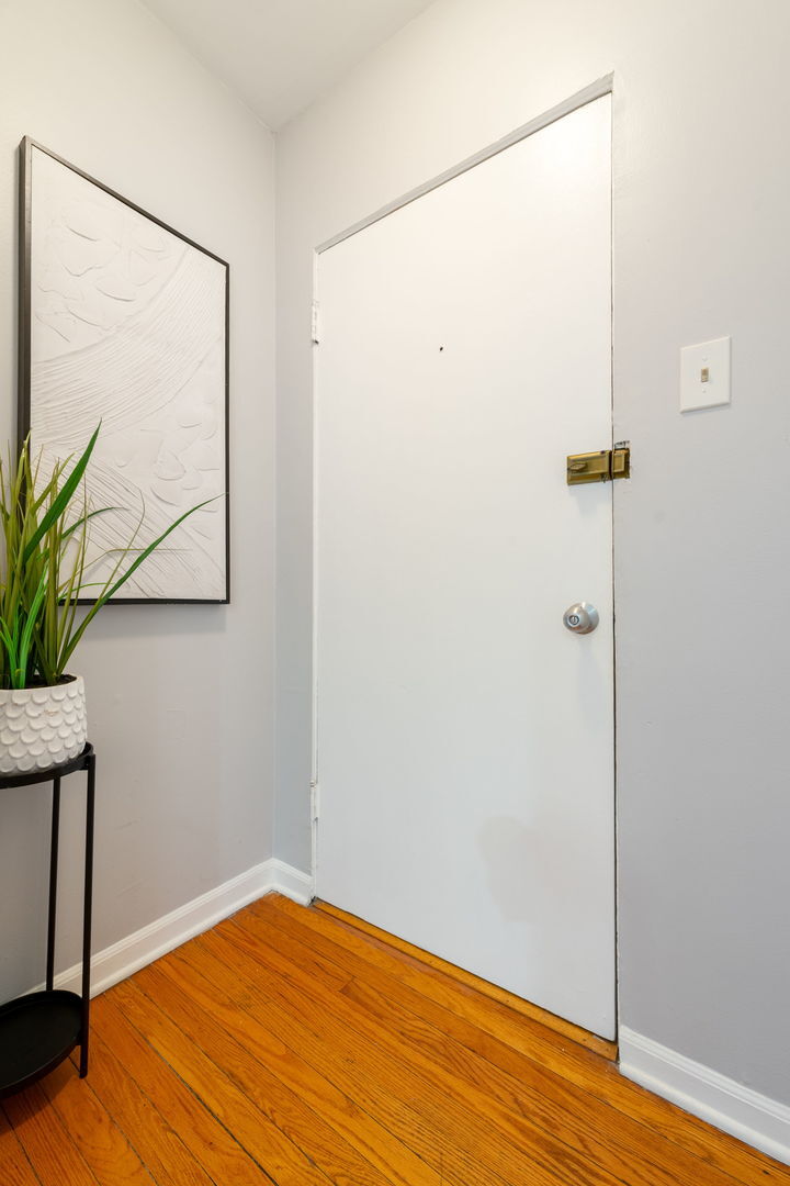 Property Photo:  626 W Waveland Avenue 3B  IL 60613 