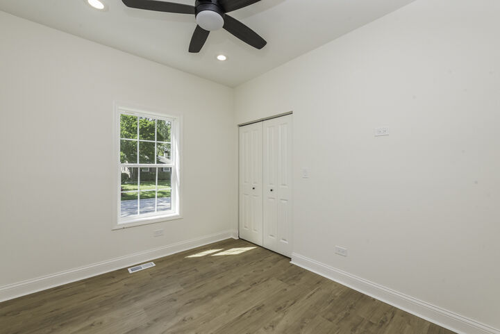 Property Photo:  1521 Kenmore Avenue  IL 60073 