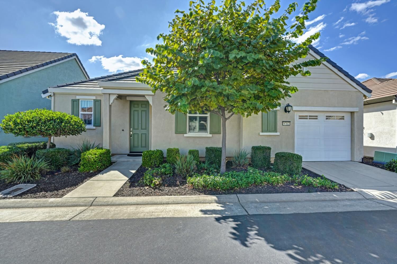 Property Photo: 9702 Dartwell Way CA 95829