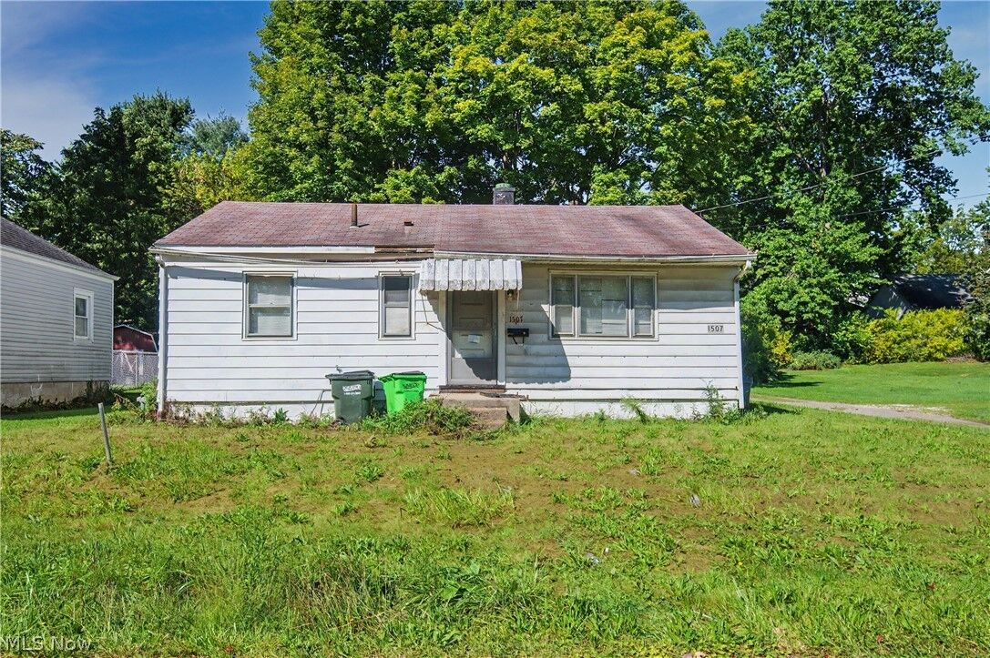 Property Photo: 1507 S Freedom Avenue OH 44601