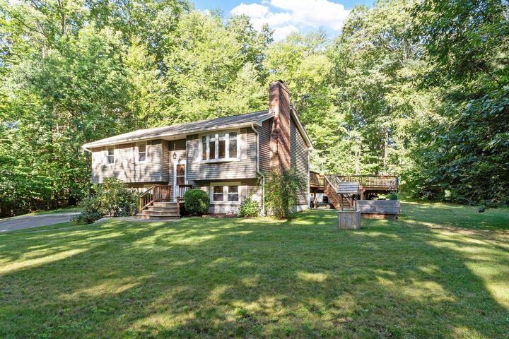 Property Photo:  9 Sherwood Road  NH 03053 