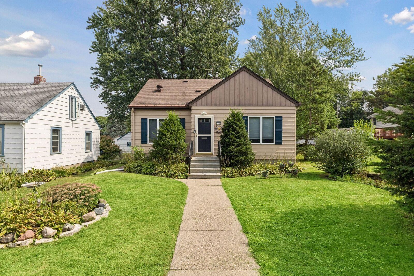 Property Photo: 1190 Ottawa Avenue MN 55118