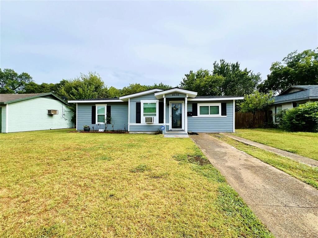Property Photo: 4236 Comanche Street TX 76119
