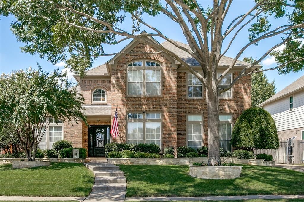 Property Photo: 1628 Highland Oaks Drive TX 76248