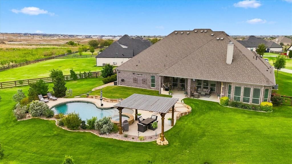 Property Photo:  533 Eastmeadow Lane  TX 76226 