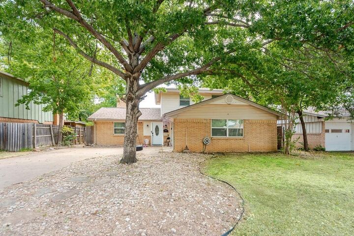 Property Photo:  2416 Summer Place Drive  TX 75062 