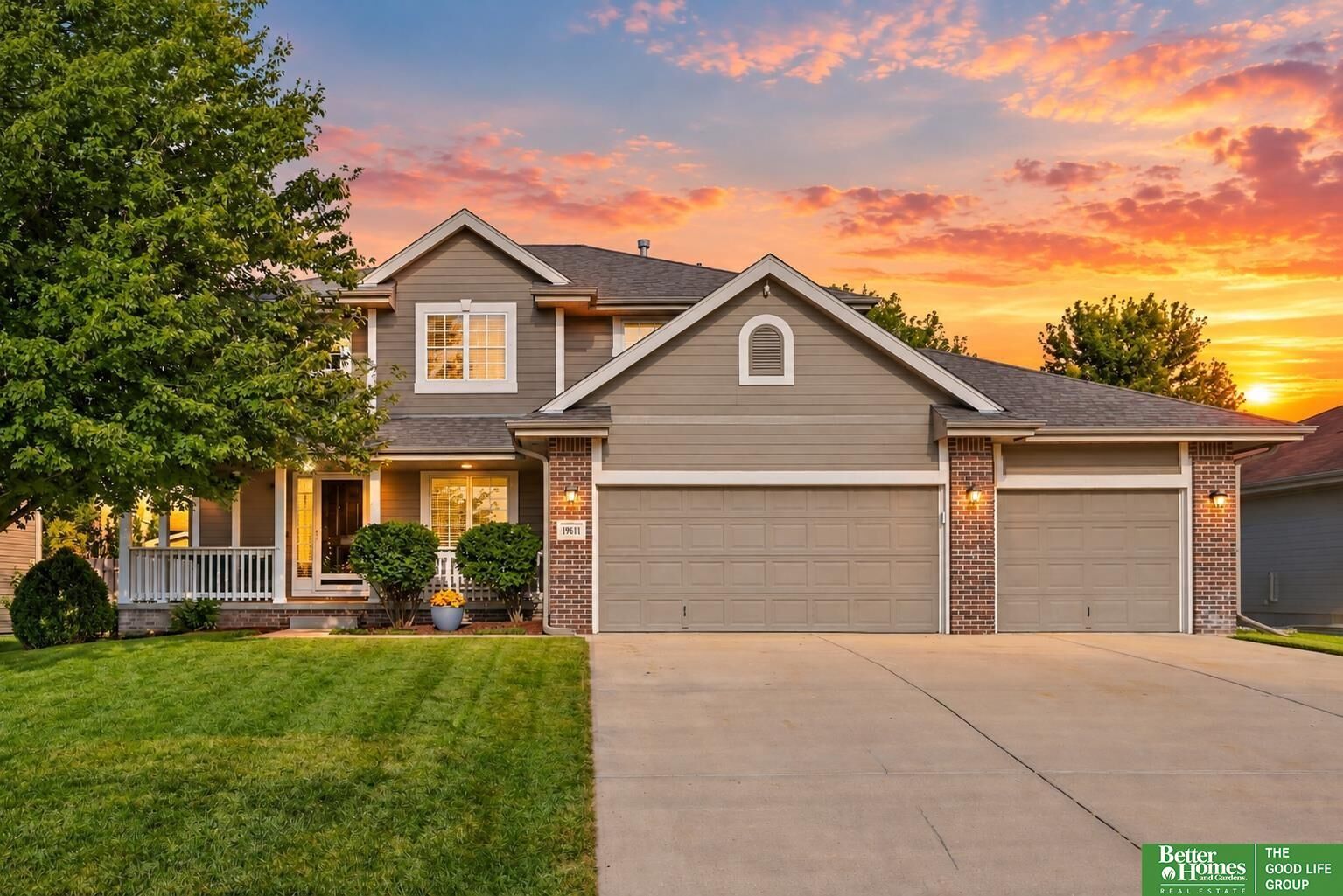 Property Photo:  10611 S 211th Street  NE 68028 