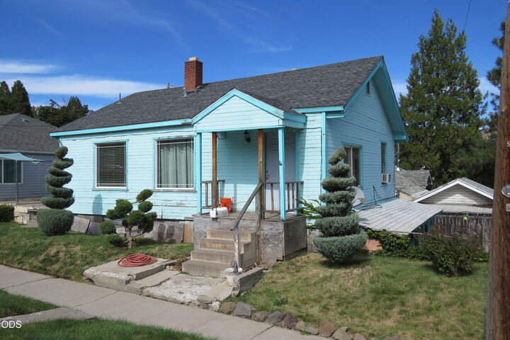 Property Photo:  905 N 9th Street  OR 97601 