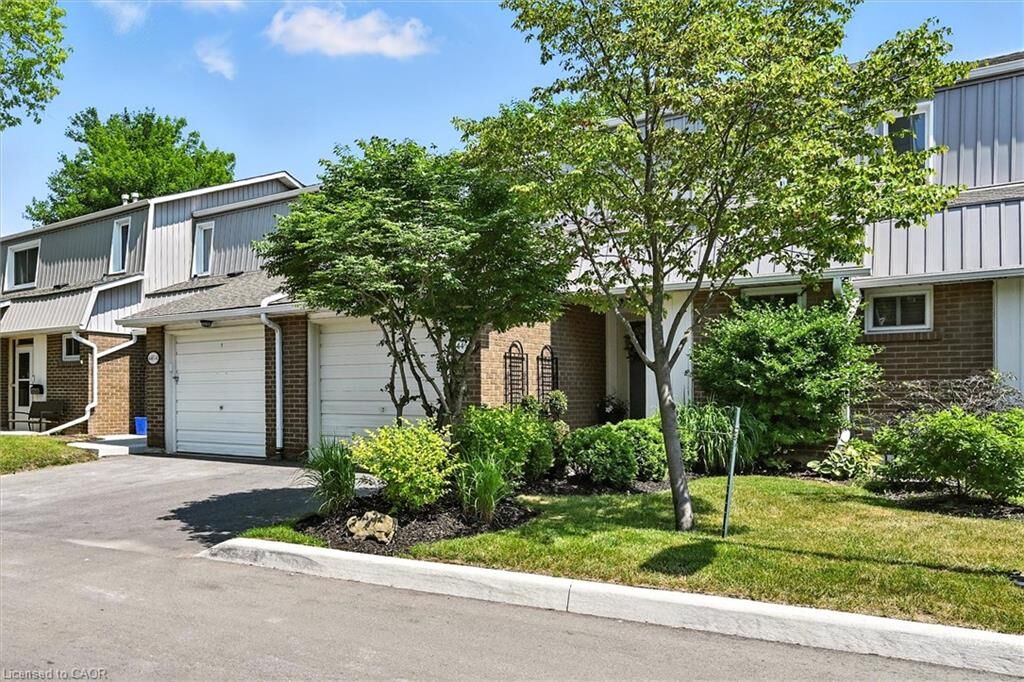 Property Photo:  445 Woodview Road 3  ON L7N 2Z9 