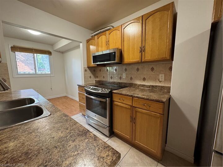 Property Photo:  100 Quigley Road 14  ON L8K 6J1 