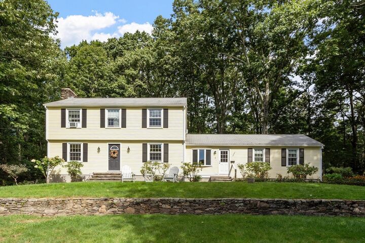 Property Photo:  2 Nipmuc Rd  MA 01612 