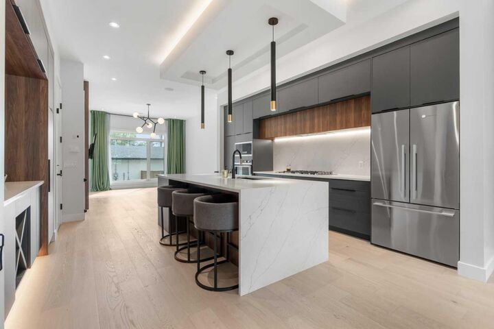 Property Photo:  2431 6 Avenue NW  AB T2N 0X5 
