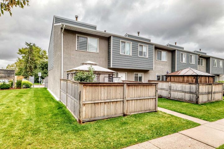 Property Photo:  219 90 Avenue SE 10  AB T2J 0A3 